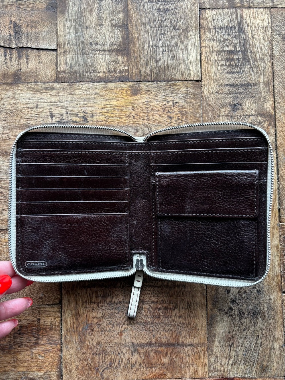🤍Y2K COACH Chelsea Zip Around French Wallet🤍 - Picture 8 of 8